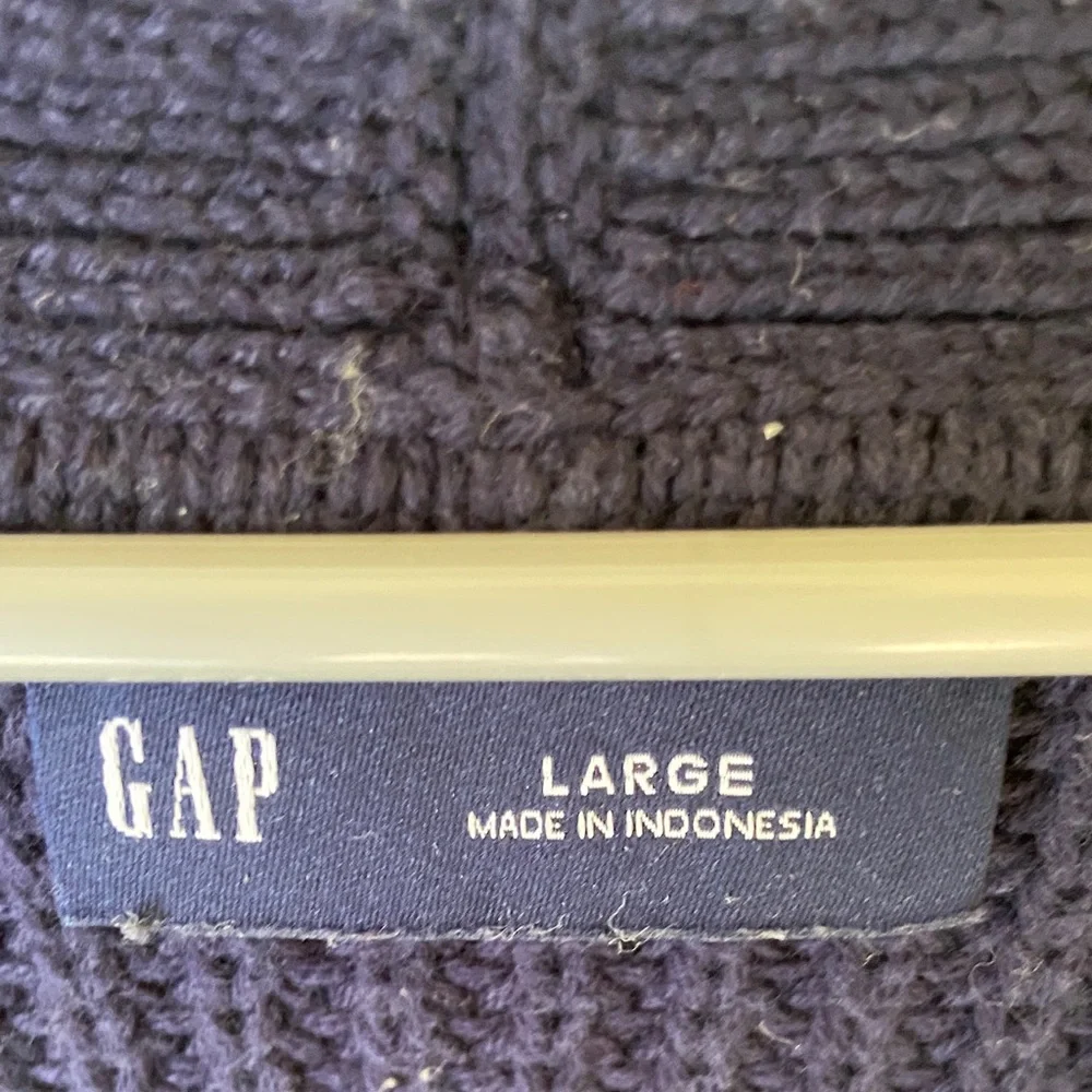 GAP Navy Ribbed V-Neck Button-Front Cardigan - Picture 2 of 4